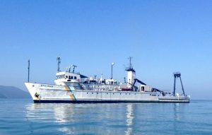 Navio de pesquisa oceanográfica da USP para cursos de biologia marinha e oceanografia.